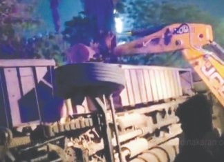 டெல்லியில் டபுள் டெக்கர் பேருந்து கவிழ்ந்து 2 பேர் உயிரிழப்பு: 23 பேர் படுகாயம்