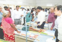 உணவில் பல்லி விழுந்ததில் 44 குழந்தைகள் பாதிப்பு : 3 பேர் சஸ்பெண்ட்