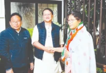 கடைசி நாளில் காங்கிரஸில் சேர்ந்து மனுத் தாக்கல் செய்த அமைச்சர்