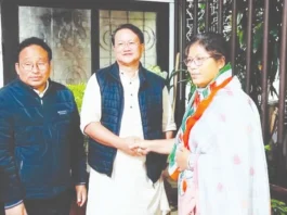 கடைசி நாளில் காங்கிரஸில் சேர்ந்து மனுத் தாக்கல் செய்த அமைச்சர்