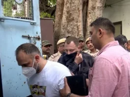 இந்தியாவில் இறங்கிய 7 வெளிநாட்டவர்.. கைமாறிய ஆயுதங்கள்