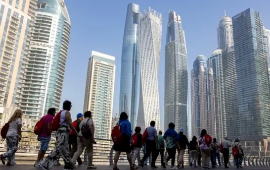 காலியான வீதிகள் ஆள் இல்லாத அமீரகம்