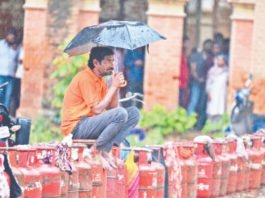 நாடு முழுவதும் எரிவாயு சிலிண்டர் தட்டுப்பாடு தீவிரம் அடைகிறது