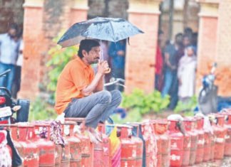 நாடு முழுவதும் எரிவாயு சிலிண்டர் தட்டுப்பாடு தீவிரம் அடைகிறது