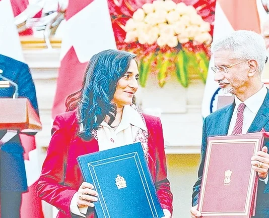 இந்தியா – கனடா இடையே யுரேனியம் விநியோகம் உட்பட 8 ஒப்பந்தங்கள் கையெழுத்து