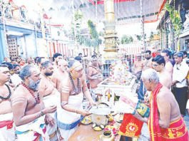 கபாலீஸ்வரர் கோயிலில் பங்குனி விழா கொடியேற்றத்துடன் தொடக்கம்