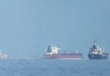 ஹார்முஸ் ஜலசந்தி: பாகிஸ்தான் கப்பலை திருப்பி அனுப்பிய ஈரான்