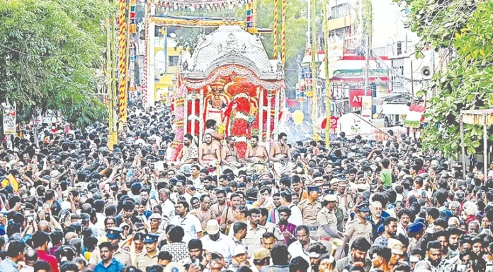 நாயன்மார்களுடன் வீதி உலா வந்த கபாலீஸ்வரர்: மயிலையில் அறுபத்து மூவர் விழா