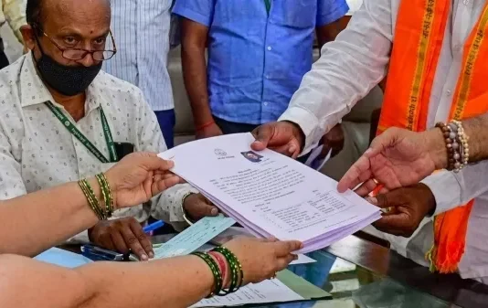 தமிழ்நாட்டில் வேட்பு மனு தாக்கல் தொடங்கியது