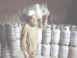 எரிவாயு தட்டுப்பாடு: பாகிஸ்தானில் பள்ளிகளுக்கு 2 வாரம் விடுமுறை