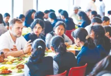 “குடும்பத்தின் தலைவர் பெண்களே!” – மாணவர்களுடன் கலந்துரையாடிய ராகுல்