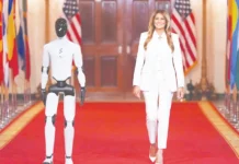 வங்காளம் உட்பட 11 மொழி பேசும் மனித ரோபோ