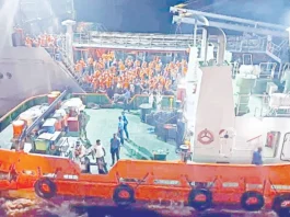 ஈரான் போர் கப்பலில் இருந்து 208 வீரர்களை மீட்ட இலங்கை கடற்படை