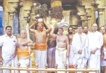 திருமலையில் ஆழ்வார் திருமஞ்சனம்