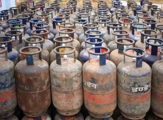 வணிக சிலிண்டர் ரூ. 200 உயர்வு