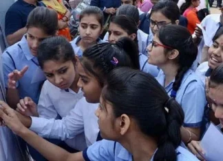 இந்தி தேர்வு மதிப்பெண் கட்டாயம்