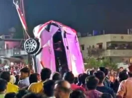 கிணற்றில் கார் கவிழ்ந்து 9 பேர் பலி