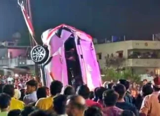 கிணற்றில் கார் கவிழ்ந்து 9 பேர் பலி