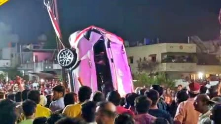 கிணற்றில் கார் கவிழ்ந்து 9 பேர் பலி