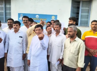 கர்நாடகம்: 2 தொகுதிகளில் பலத்த பாதுகாப்புடன் வாக்கு பதிவு