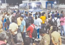 ஓட்டு போட அலை மோதிய கூட்டம்! பஸ் இல்லாததால் விடிய விடிய தர்ணா