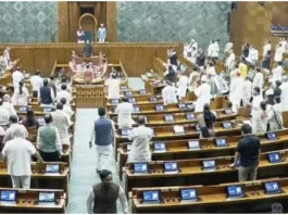 பாராளுமன்றத்திற்கு கருப்பு சட்டை அணிந்து வந்த திமுக எம்பிக்கள்