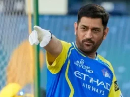 காயத்துடன் தோனி பயிற்சி