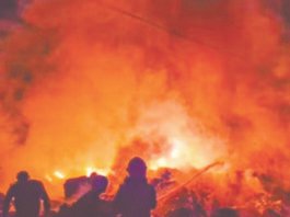 ஓடும் கார் தீப்பிடித்து 5 பேர் உயிருடன் எரிந்து பலி