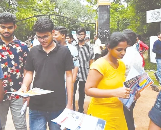 இதுவரை இல்லாத வகையில் ‘நீட்’ தேர்வுக்கு 26 லட்சம் மாணவர்கள் விண்ணப்பம்