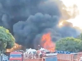 பிளாஸ்டிக் கிடங்கில் பயங்கர தீ விபத்து