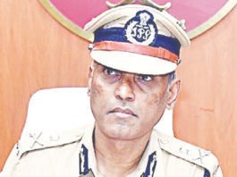 சென்னை காவல் ஆணையரை மாற்றியது தேர்தல் ஆணையம்: தினேஷ் மோடக் பொறுப்பேற்பு