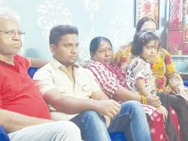 சிறையில் 50 நாட்கள், ஓட்டலில் 25 நாட்கள், பேருந்தில் 19 மணி நேரம்