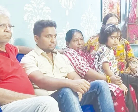 சிறையில் 50 நாட்கள், ஓட்டலில் 25 நாட்கள், பேருந்தில் 19 மணி நேரம்