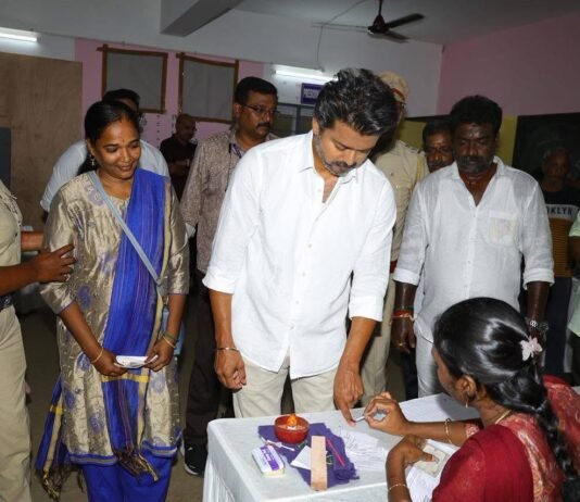 கட்சி தொடங்கிய பிறகு முதல் முறை ஓட்டுப் போட்ட விஜய்