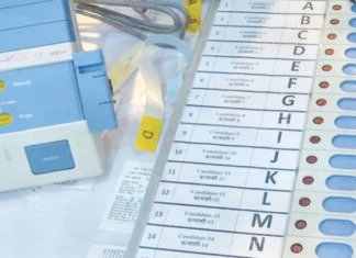 பறக்கும் படை சோதனையில் சிக்கிய100 டம்மி வாக்குப்பதிவு இயந்திரங்கள்