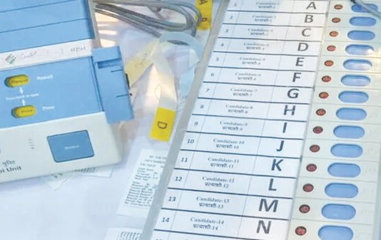 பறக்கும் படை சோதனையில் சிக்கிய100 டம்மி வாக்குப்பதிவு இயந்திரங்கள்