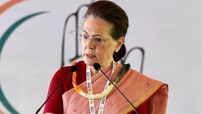 சோனியா காந்தி மருத்துவமனையில் அனுமதி