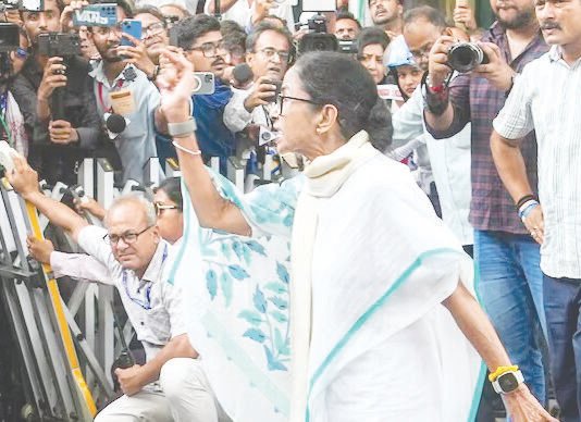 மம்தா பானர்ஜிக்கு பின்னடைவு