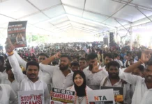 நீட் தேர்வு முறைகேடு கண்டித்து காங்கிரஸ் போராட்டம்