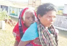 வங்கியில் ஓய்வூதியம் பெற 9 கி.மீ தூரம் 90 வயது மாமியாரை சுமந்து சென்ற மருமகள்