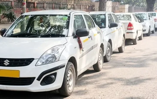 அனைத்து டாக்ஸிகளிலும் அபாய ஒலி கட்டாயம்