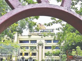 தவெகவுக்கு காங்கிரஸ் ஆதரவளிப்பதுஎங்கள் முதுகில் குத்தும் செயல்: திமுக