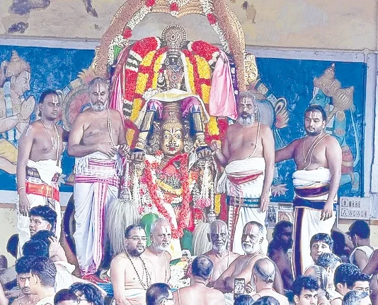 திருவல்லிக்கேணி பார்த்தசாரதி கோயிலில் கருட சேவை உற்சவம்