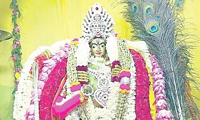 பச்சை பட்டில் காட்சியளித்த மங்கலதேவி கண்ணகி