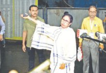 வாக்கு எண்ணிக்கை மையத்தில் முறைகேடு – முதல்வர் மம்தா நள்ளிரவில் தர்ணா