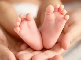பச்சிளம் குழந்தையை ரூ.5 லட்சத்துக்கு விற்றதாக பெண் புகார்