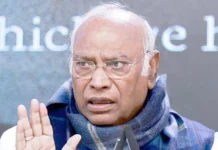 மாணவர்களை பாகிஸ்தானியர்கள் என்று கூறியதற்கு கார்கே கண்டனம்
