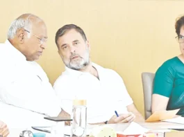 காங்கிரஸ் கட்சியின் எதிர்காலம் குறித்து மூத்த தலைவர்களுடன் கார்கே, ராகுல் காந்தி ஆலோசனை