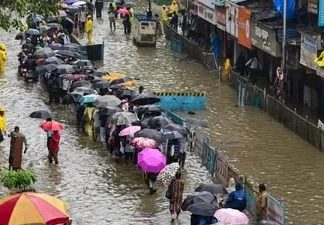 கனமழை 10 பேர் பலி – உத்தரகாண்ட் உ.பி.யில் நிலச்சரிவு இமாச்சலில் வெள்ளப்பெருக்கு
