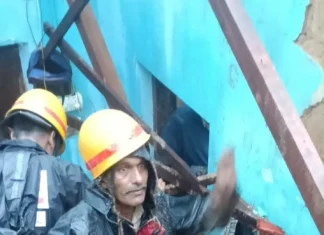 கனமழை: நிலச்சரிவு, மூவர் உயிரிழப்பு